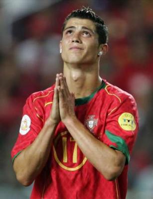20080604103716-new-cristiano-ronaldo-photo-119.jpg